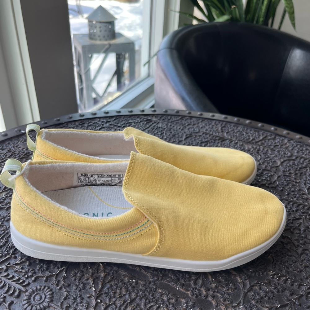 VIONIC BEACH MARSHALL CANVAS SLIP ON SHOES IN SUN YELLOW 8.5 EU 40 - Picture 2 of 6